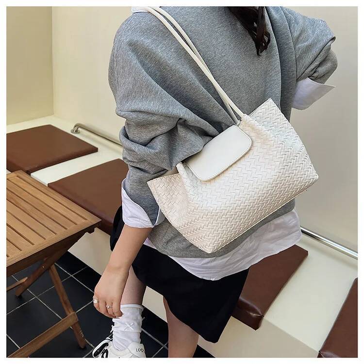 French Elegant Style Women s Shoulder Bag Temperament Woven Armpit Bag New design Simple Commuting Bag Autumn New Designer Bag