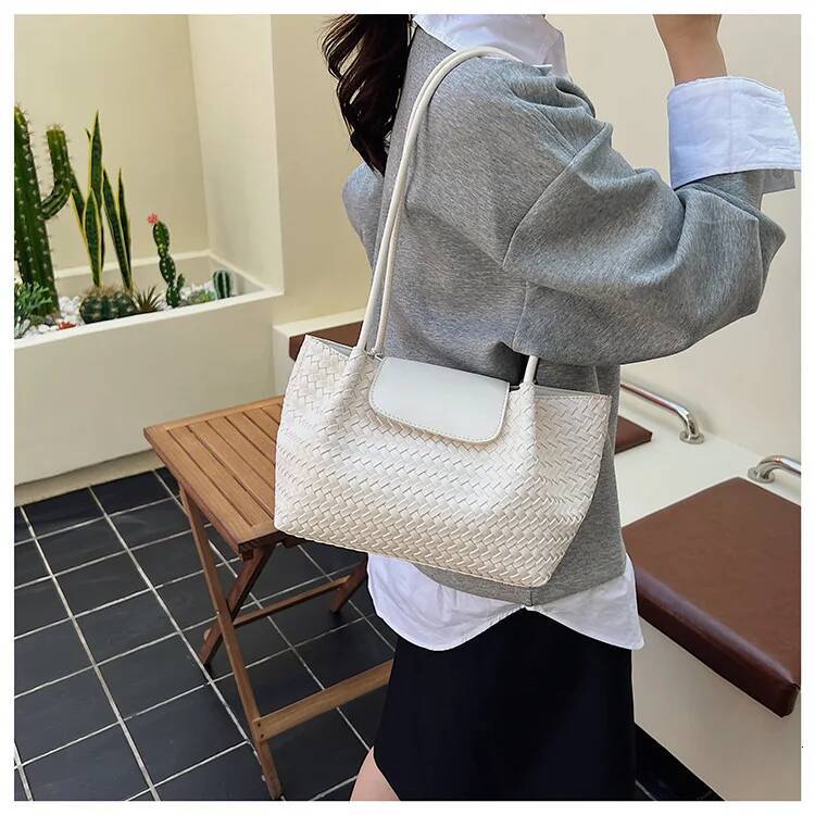 French Elegant Style Women s Shoulder Bag Temperament Woven Armpit Bag New design Simple Commuting Bag Autumn New Designer Bag