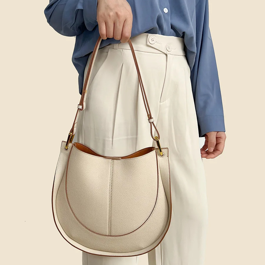 design Japanese Style Women s Shoulder Bag Large Capacity Fashionable Retro Style Leather Women s Crossbody Bag Saddle Bag Autumn New Designer Bag