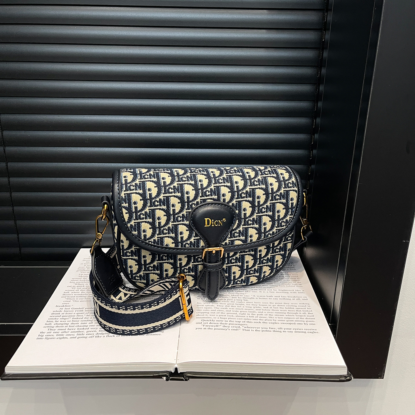 hot Free delivery designer ladies handbag Fashionable and casual minimalist shoulder bag suitable for daily wear