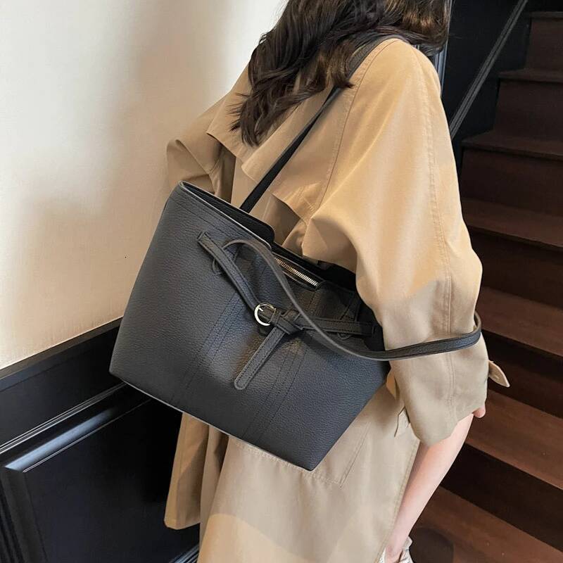 Fashion Trend PU design Leather Women s Shoulder Bag Handbag Large Capacity Solid Color Handbag Autumn New Designer Bag Versatile Commuter Bag
