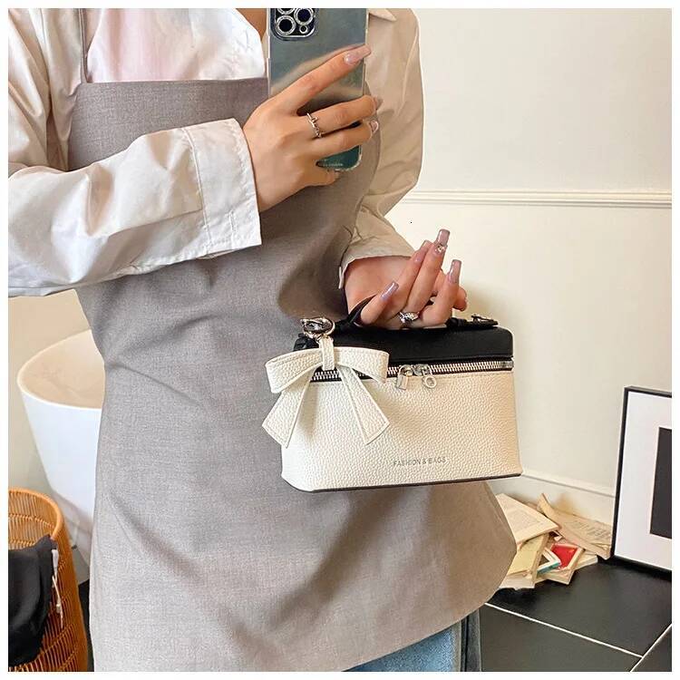 Fashionable Leather Lunch Box Spicy Girl design Women s Shoulder Bag Fashionable Trend Bow Tie Women s Crossbody Bag Autumn New Designer Bag