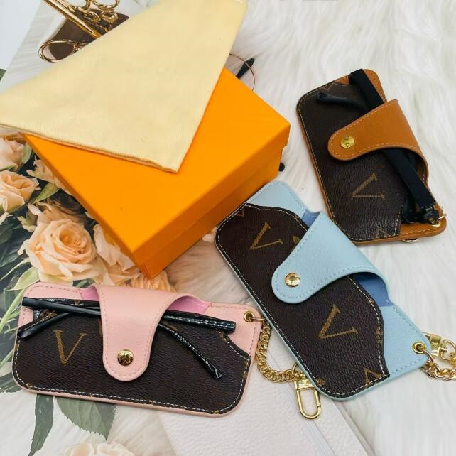 Designer pouch glasses holder designer bag brown flower Leather Key Chain Glasses storage bag Lovers Car Keychains Sunglasses for women Sunglasses Cases