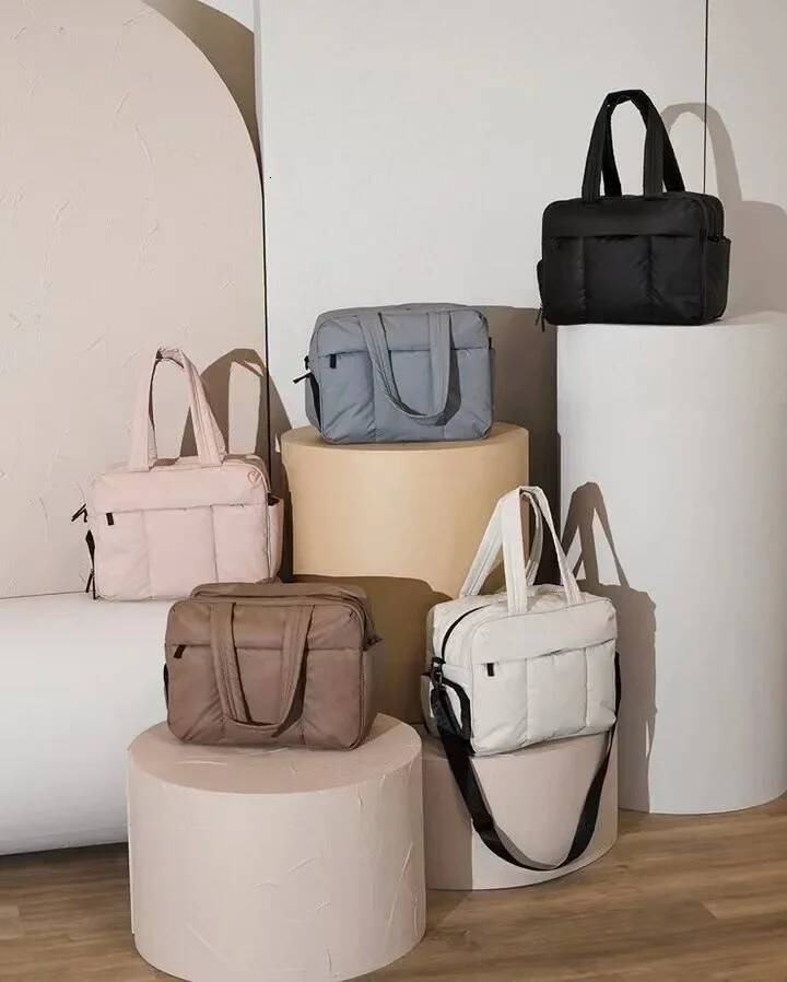 Minimalist Style design Women s Shoulder Bag Large Capacity Casual Travel Handbag Fitness Bag With Shoe Box Women s Crossbody Bag Autumn New Designer 