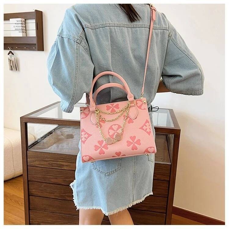 Pattern Embossed French Women s Shoulder Bag Fashion Trend Women s Crossbody Bag Autumn design New Designer Bag Commuting Handbag