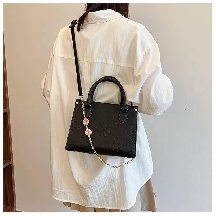 Pattern Embossed French Women s Shoulder Bag Fashion Trend Women s Crossbody Bag Autumn design New Designer Bag Commuting Handbag