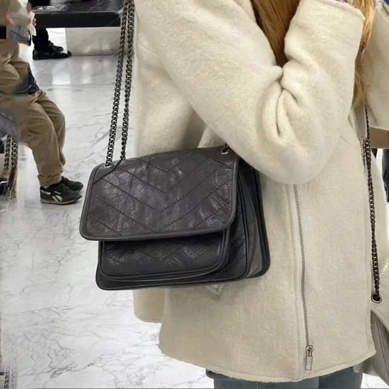 Fashion Leather Chain Bag Women s Handbag New Oil Wax Women s Shoulder Bag Autumn New Designer Bag design Versatile Commuting Bag