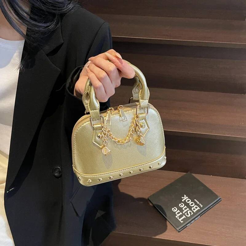 Retro Style Women s Crossbody Bag Minimalist Women design s Shoulder Bag Leather Fashionable Versatile Commuting Bag Autumn New Designer Bag