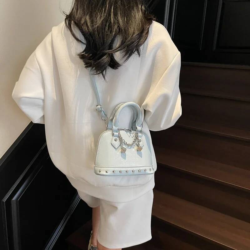 Retro Style Women s Crossbody Bag Minimalist Women design s Shoulder Bag Leather Fashionable Versatile Commuting Bag Autumn New Designer Bag