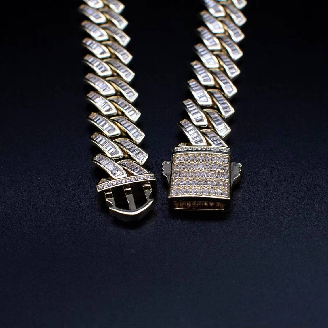 Hip Hop Iced Out 18mm Mossanite Cuban Link Chain Baguette 925 Silver Cuban Link Chain Moissanite
