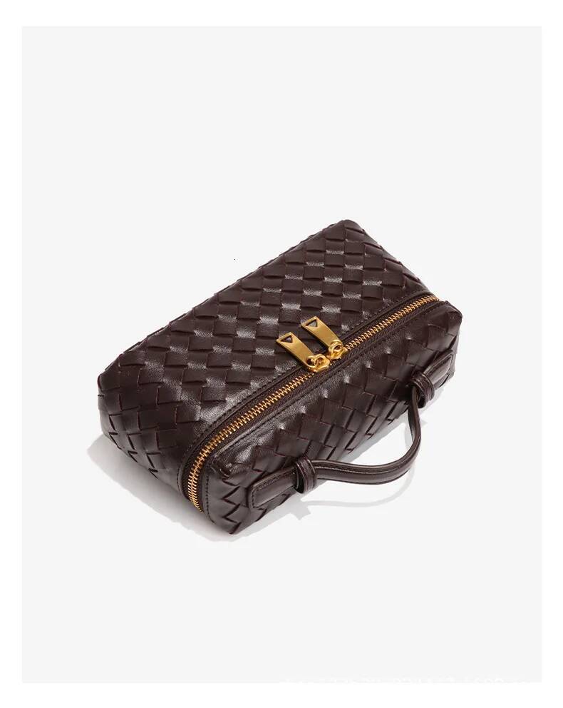 Fashion Woven Bag Women s Shoulder Bag Storage Bag Portable And Easy to use Toiletries Bag Shopping Bag design Women s Crossbody Bag Autumn New Design