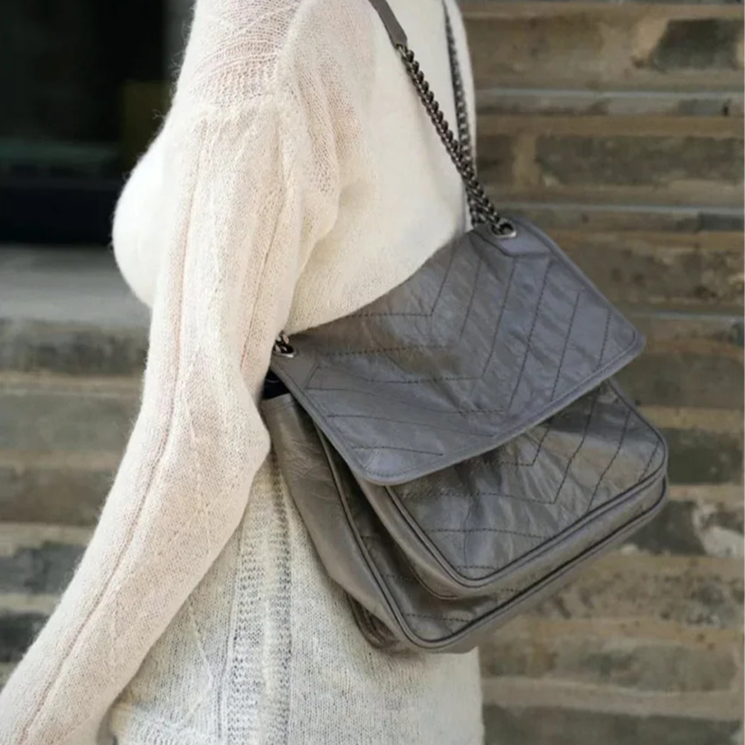 Fashion Leather Chain Bag Women s Handbag New Oil Wax Women s Shoulder Bag Autumn New Designer Bag design Versatile Commuting Bag