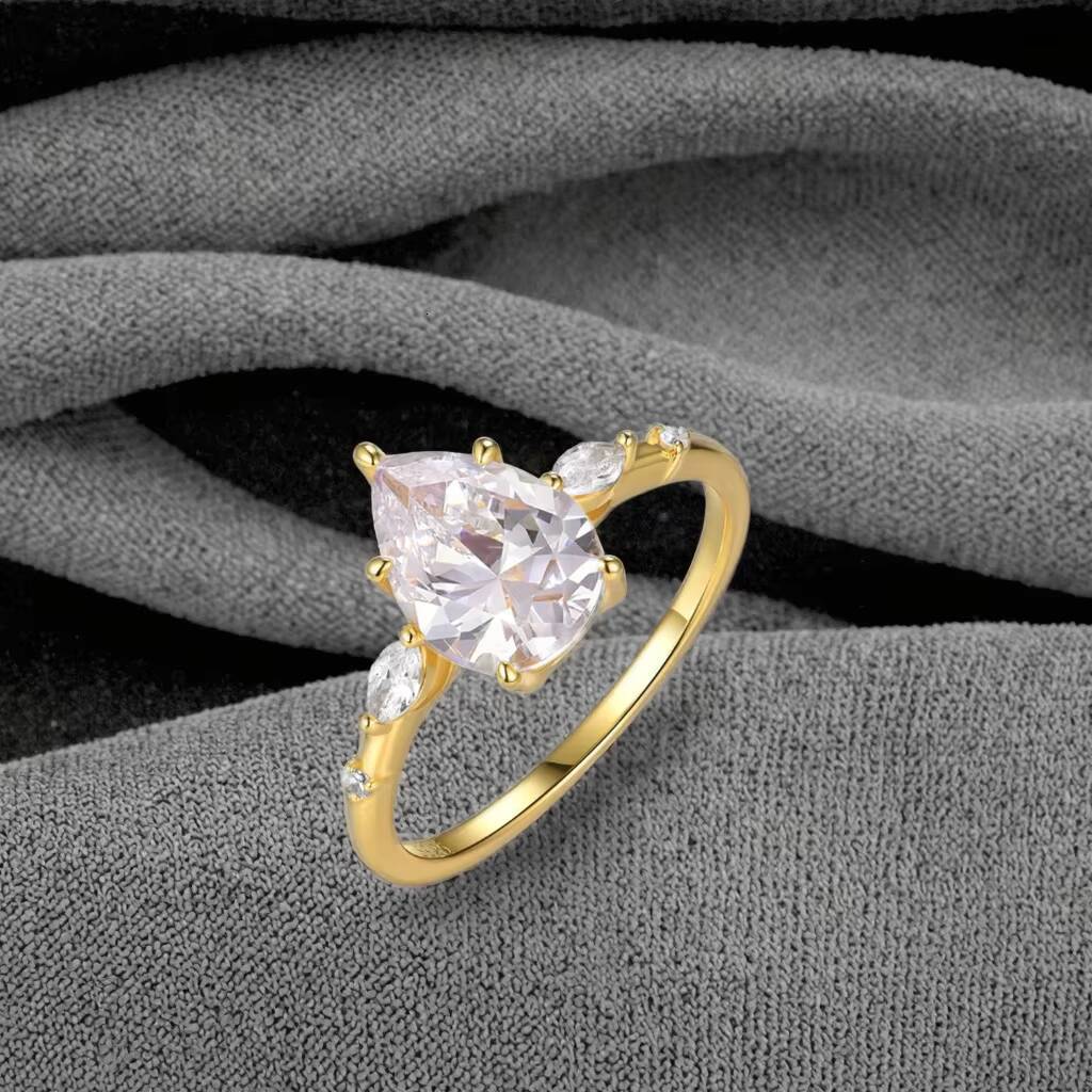 Wholesale 18K Gold Plated Anti Tarnish Jewelry Fashion Flower Petals Designer 925 Silver 2CT Pear Cut VVS1 GRA Moissanite Rings