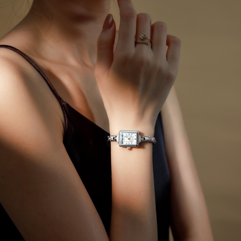 "New 2025" Fashion Designer Watch for Women | Luxury Ladies' Bracelet Quartz Watch | Gold/Silver/Rose Gold | Perfect For Daily Wear, Evening Parties, Or As A Premium Gift.