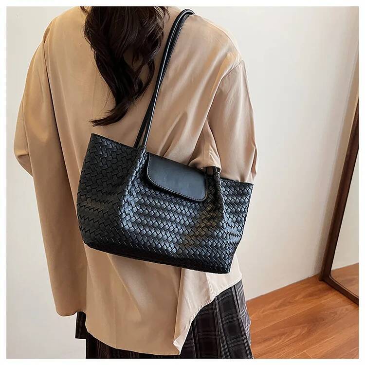 French Elegant Style Women s Shoulder Bag Temperament Woven Armpit Bag New design Simple Commuting Bag Autumn New Designer Bag