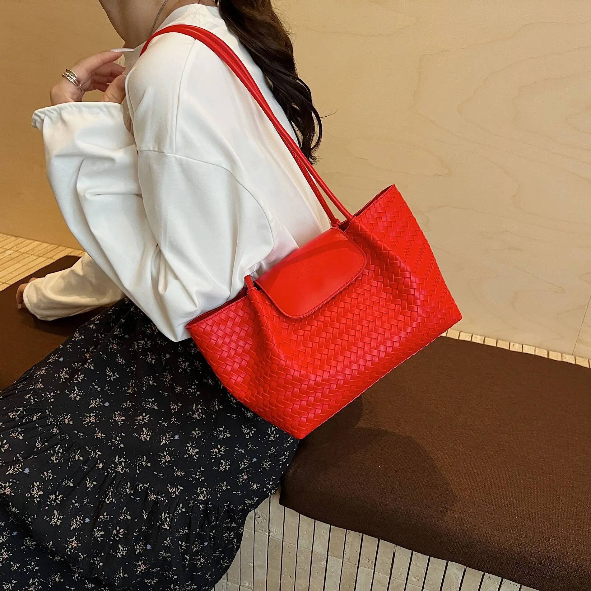 French Elegant Style Women s Shoulder Bag Temperament Woven Armpit Bag New design Simple Commuting Bag Autumn New Designer Bag