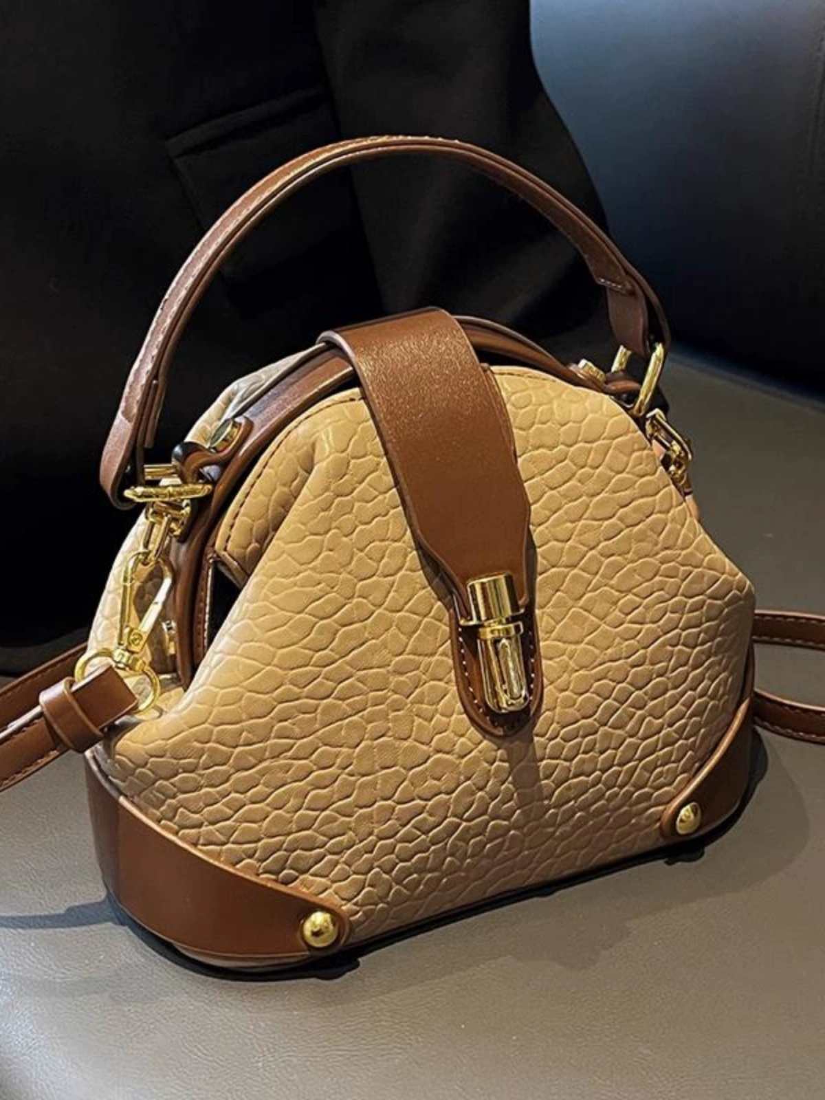 French niche bag for women, new autumn and winter versatile commuting cross-body bag, high-end sense of color collision hand bucket bag.