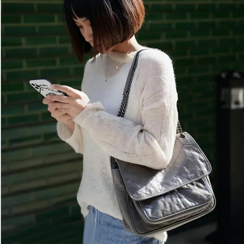 Fashion Leather Chain Bag Women s Handbag New Oil Wax Women s Shoulder Bag Autumn New Designer Bag design Versatile Commuting Bag