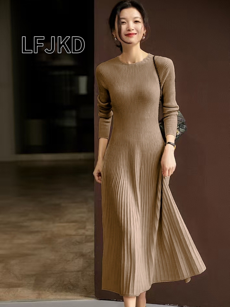 K2214 Autumn and winter new pure wool round neck knitted dress long sleeves women's warm solid color pleated long skirt
