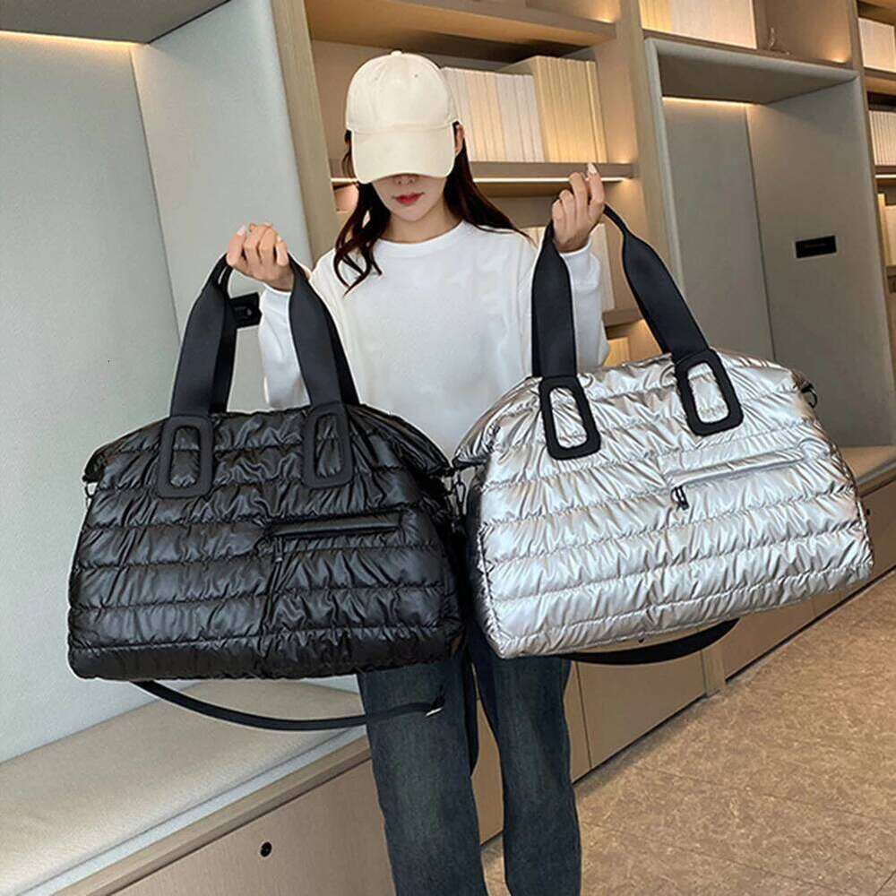 Designer Luxury Wet Dry Separation Weekend Handbags Large Capacity Quilted Multifunctional Nylon Messenger Bag Waterproof For Gym Sports