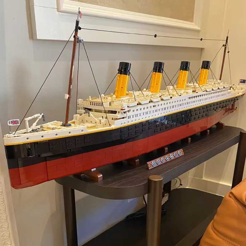 In Stock Titanic Cruise Boat Ship Building Blocks Sets Bricks Ci Model Building Kits 3D Hobbies For Children Toys XJ250922