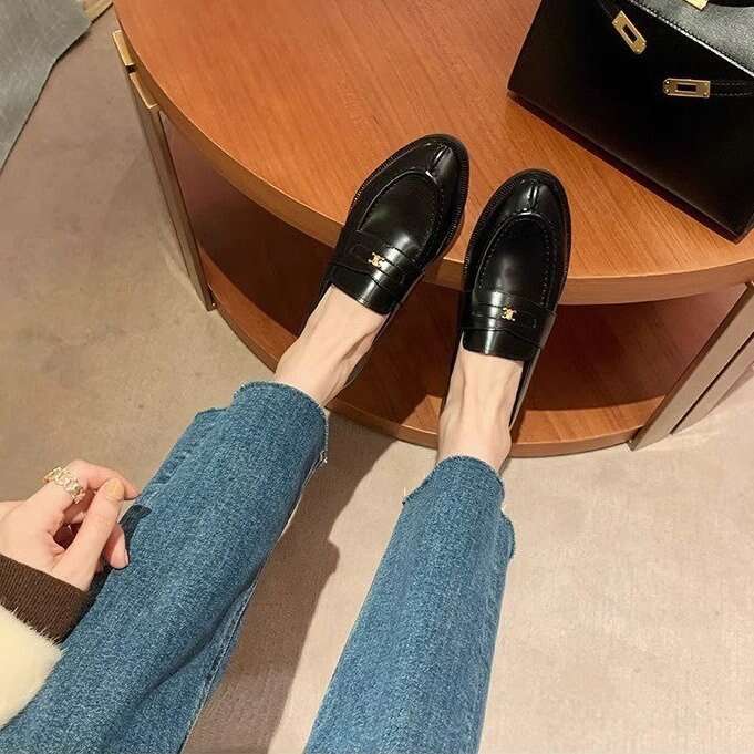 Gold Buckle Slip-On Lazy Loafers Designer Shoe Women British Style Small Leather Single Shoes 2025 New Model
