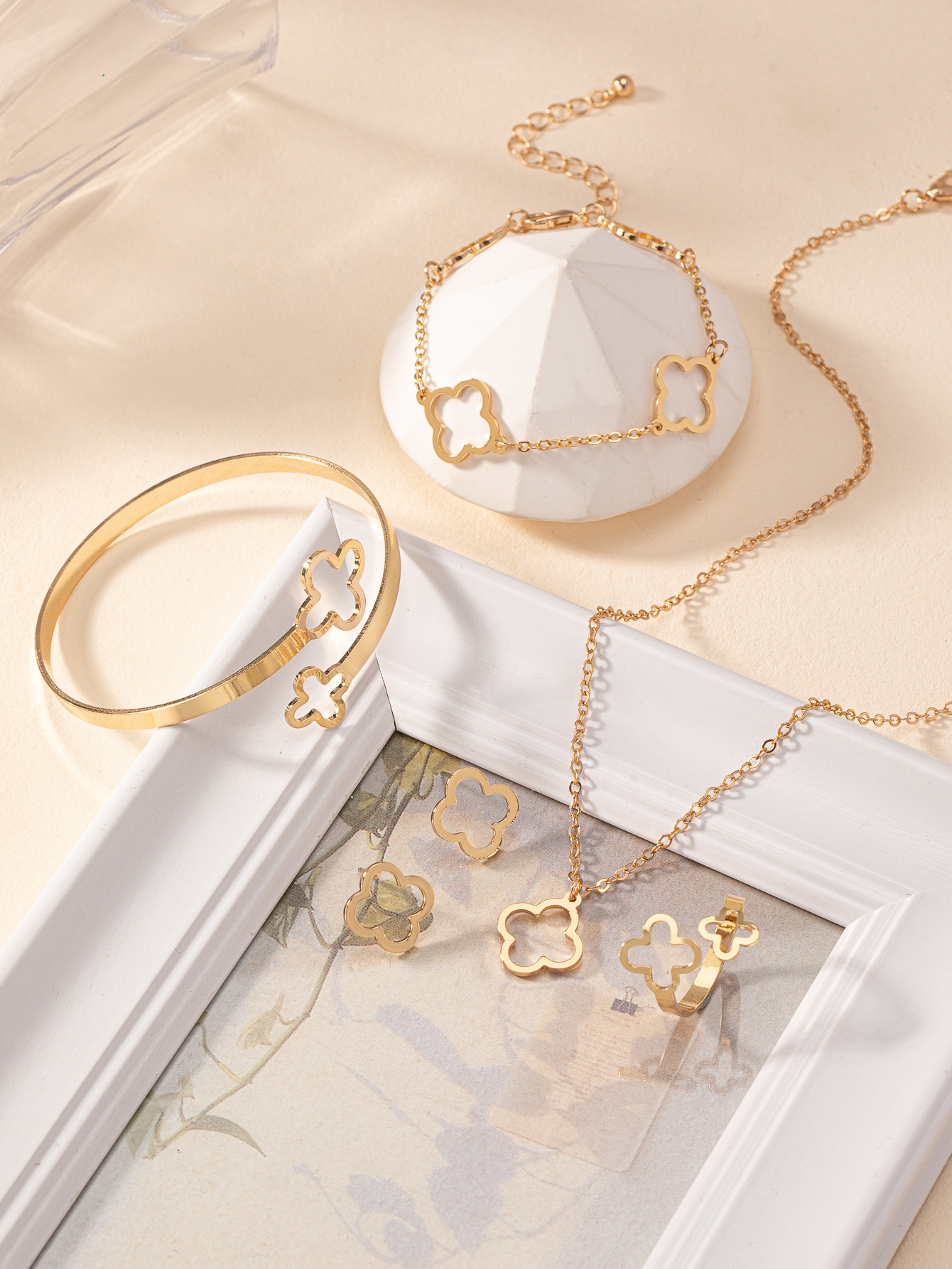 Designer's European And American Fashion Lucky Four-leaf Clover Bracelet - Necklace - Earrings - Chain Luxury Bracelet And Ring Set