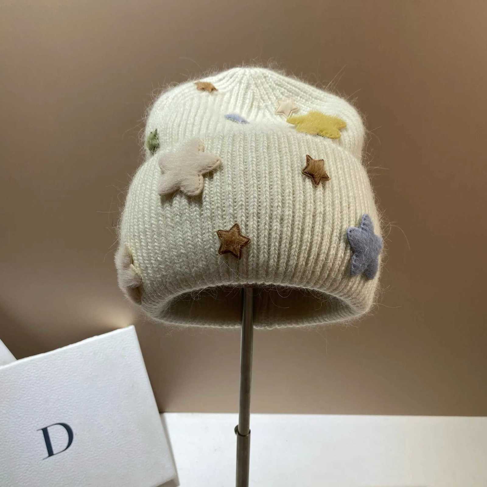 Designer Brand Cartoon Stars Real Rabbit Fur Knitted Hat Wen Winter Soft Fluffy Warm Beanie Outdoor Skiing Sklies Cs Y250920