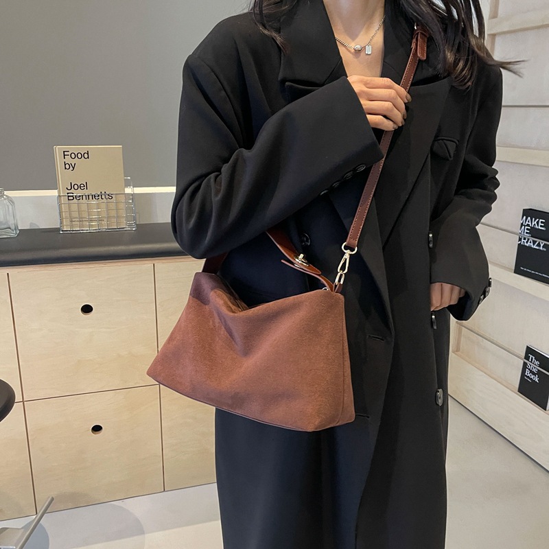 Free shipping vintage scrub small armpit bag autumn and winter new all-match female bag popular cross-body bag shoulder tote bag