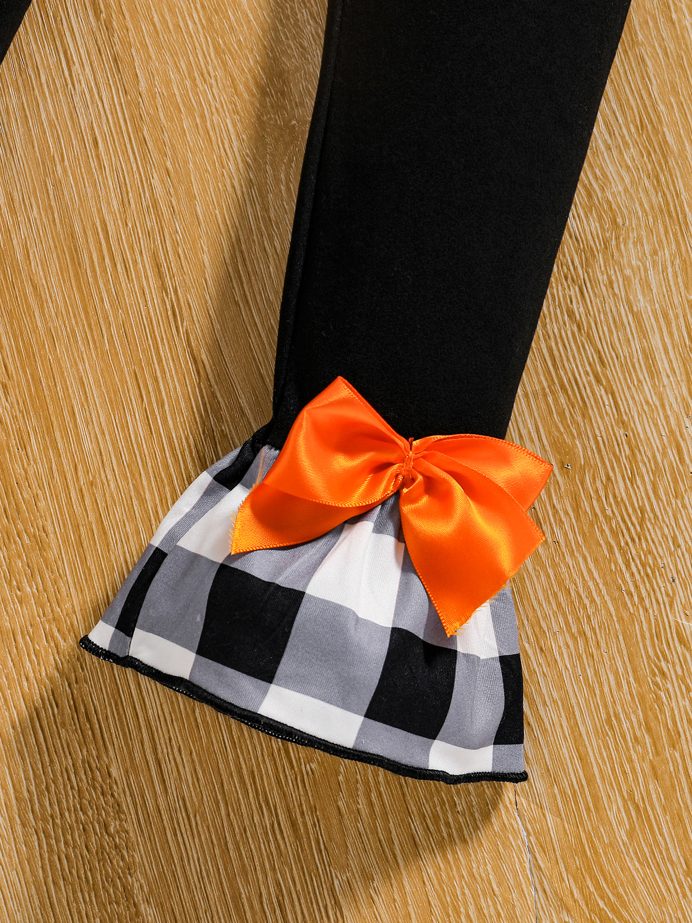 Toddler Girl 2pcs Halloween Outfit: Plaid Pumpkin Top with Ruffle Hem & Bow - Trimmed Leggings Set-KJ1X4360A