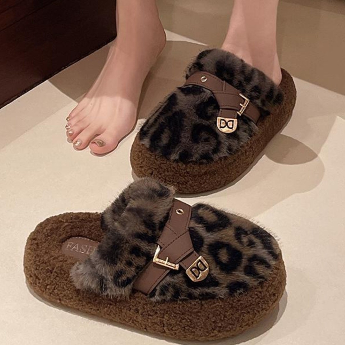 Free shipping for women in the 2025 new autumn and winter Baotou leopard print thick-soled woolen slippers for outerwear