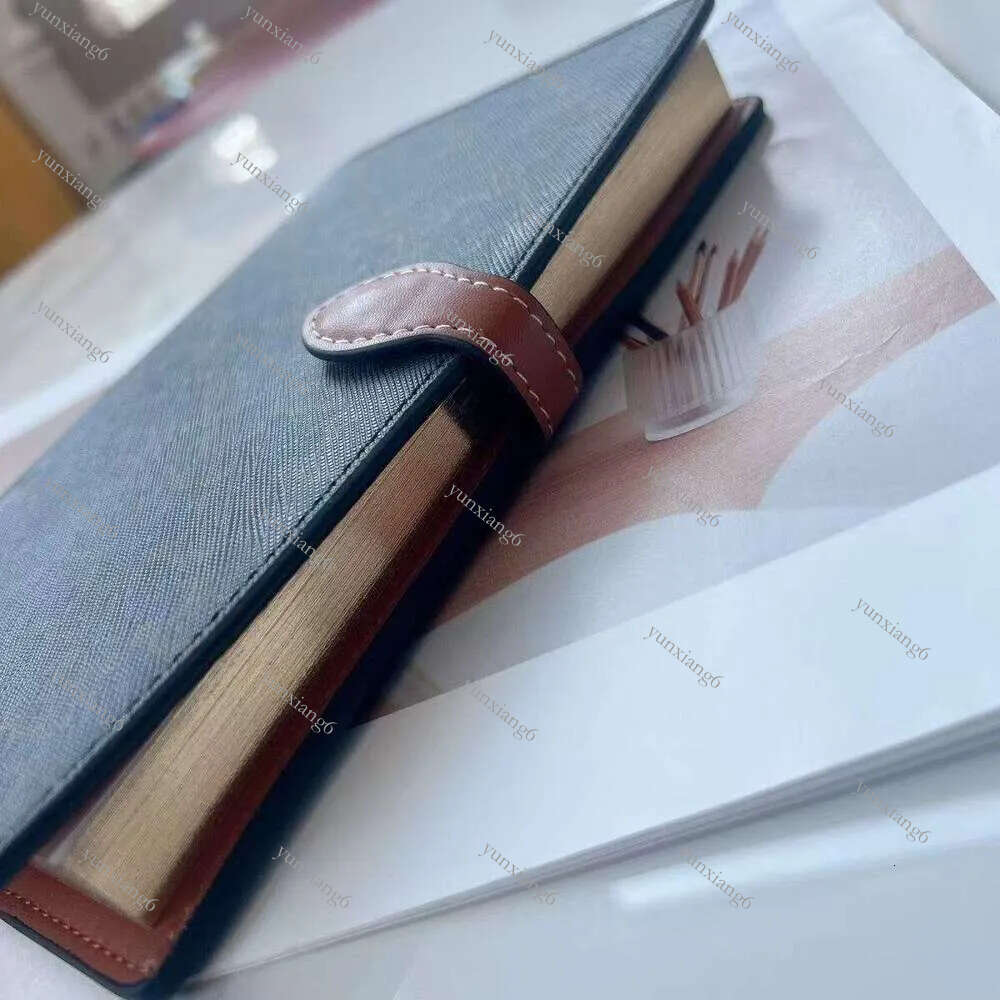 Wholesale high-end fashionable vintage flowers, business laptops, multi-functional portable diary B5