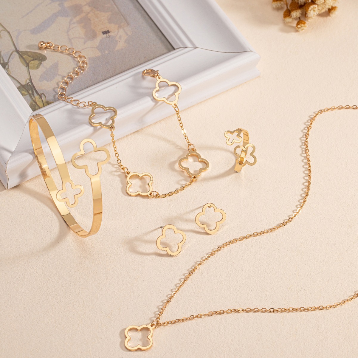 Designer's European And American Fashion Lucky Four-leaf Clover Bracelet - Necklace - Earrings - Chain Luxury Bracelet And Ring Set