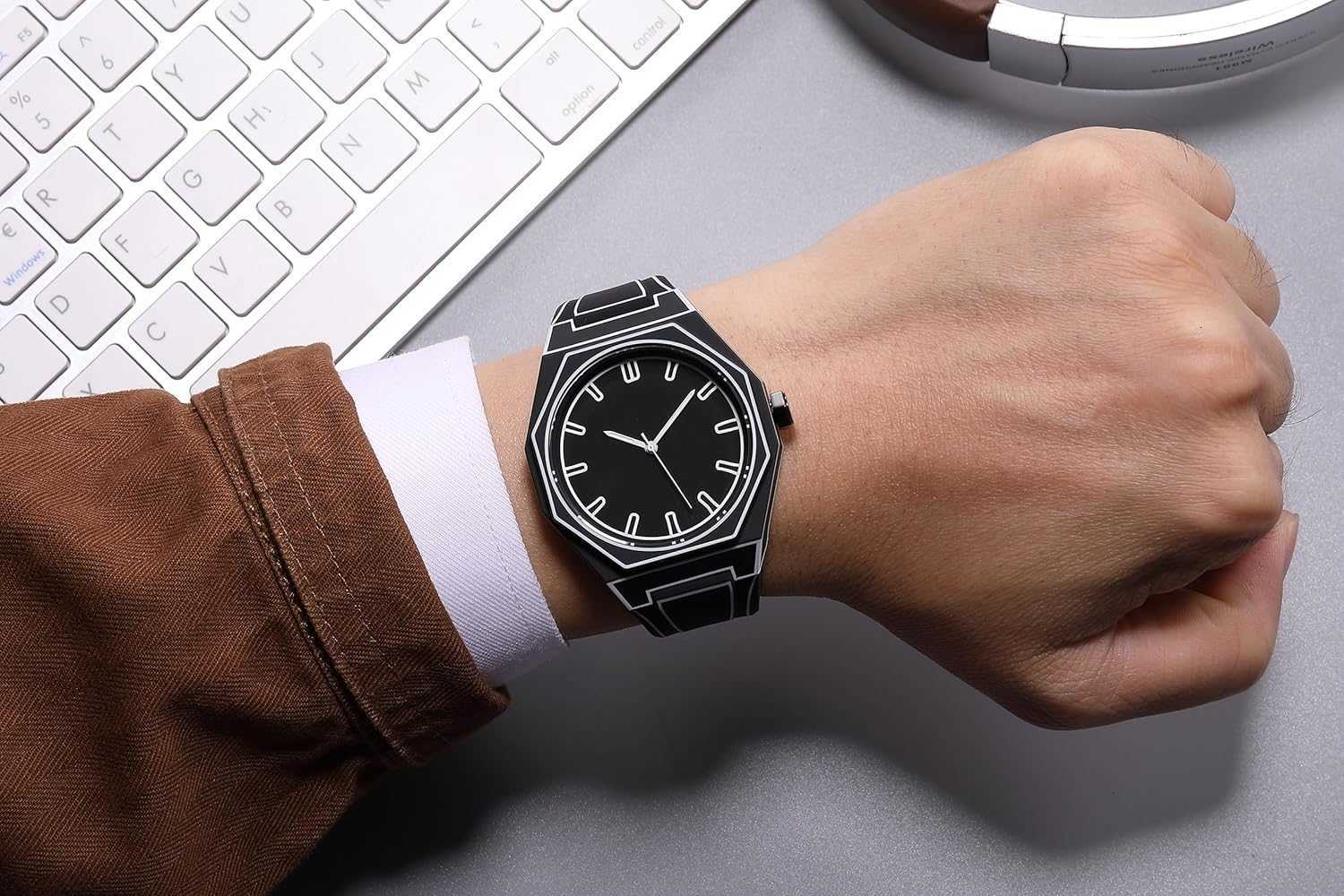 Sketch Watch Sports Fashion Quartz Minimalist Black and White Anime Series Watch Z250922