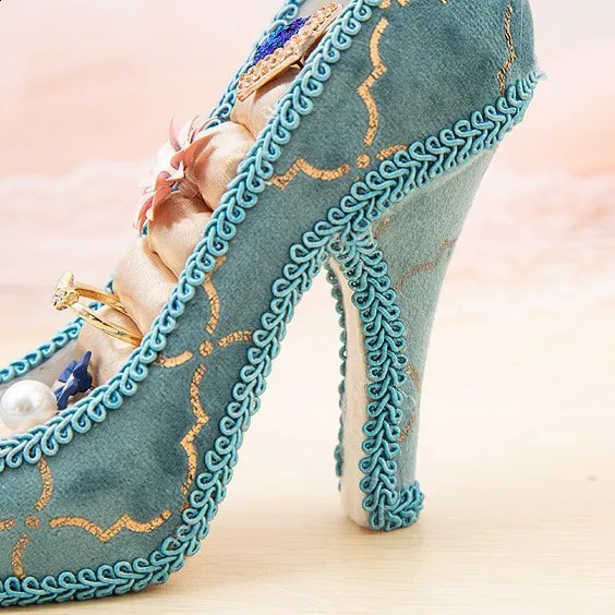Valentines Day Retro European Personalized High Heels Ring Seat Peacock Blue Bronzing Jewelry Rack Display Stand Wedding Gifts 250922