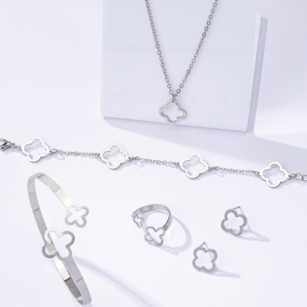 Designer's European And American Fashion Lucky Four-leaf Clover Bracelet - Necklace - Earrings - Chain Luxury Bracelet And Ring Set