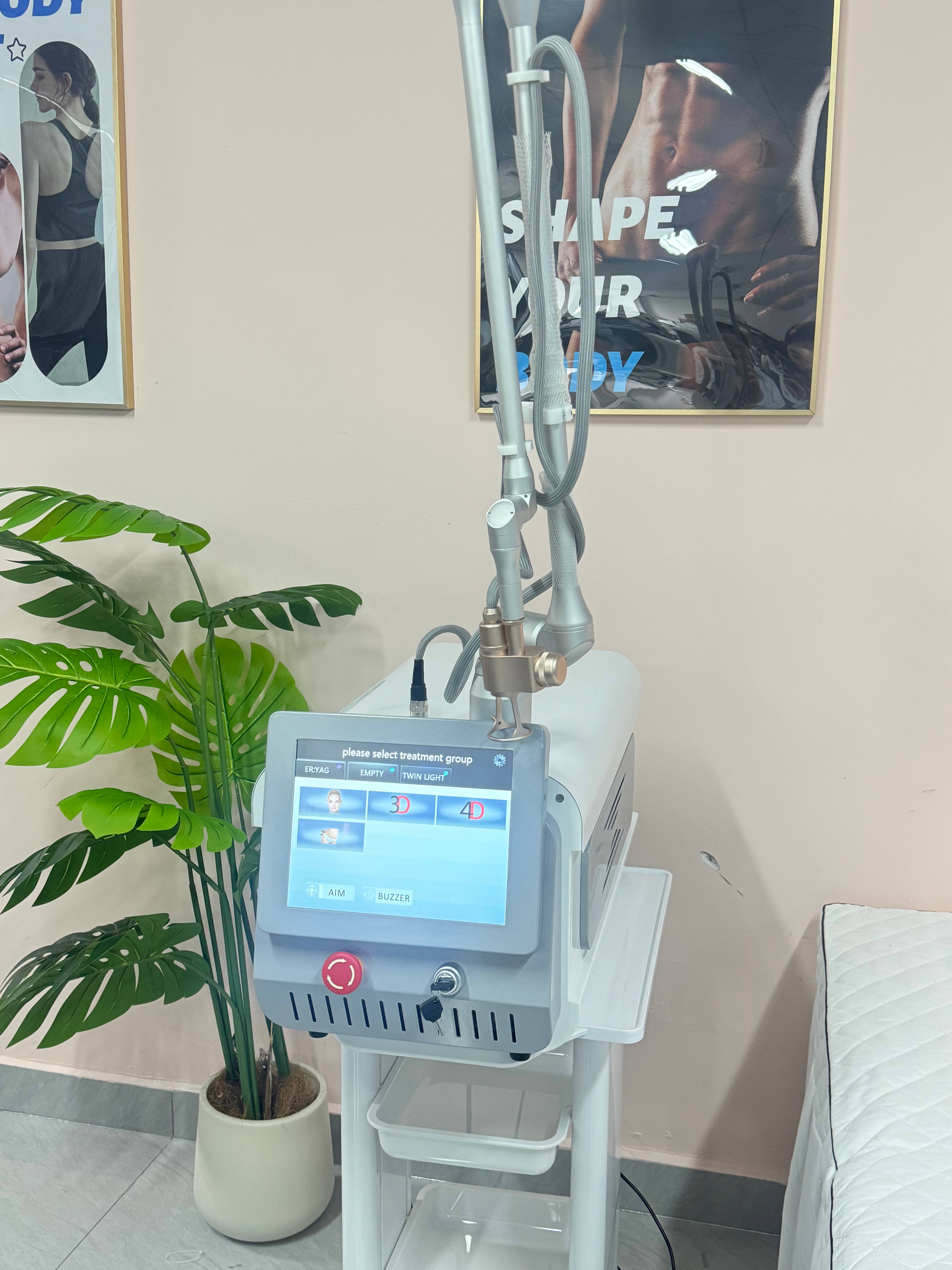 CO2 Laser Skin Rejuvenation Machine Acne Scar Removal Stretch Mark Reduction Wrinkle Treatment Vaginal Tightening Device For Beauty Salon And Dermatol