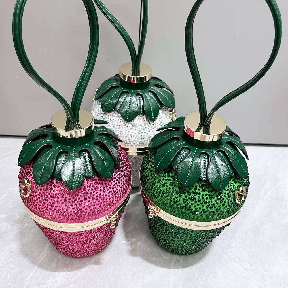 Designer Luxury Woman Evening Clutch Bag Rhinestone Strawberry Purse Designer Handle Shoulder Bucket Handbag For Wedding Banquet