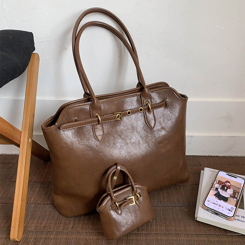 Designer bag free shipping New autumn trendy casual shoulder bag with large capacity commuting tote bag for woman black red brown