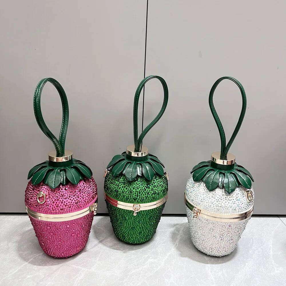 Designer Luxury Woman Evening Clutch Bag Rhinestone Strawberry Purse Designer Handle Shoulder Bucket Handbag For Wedding Banquet