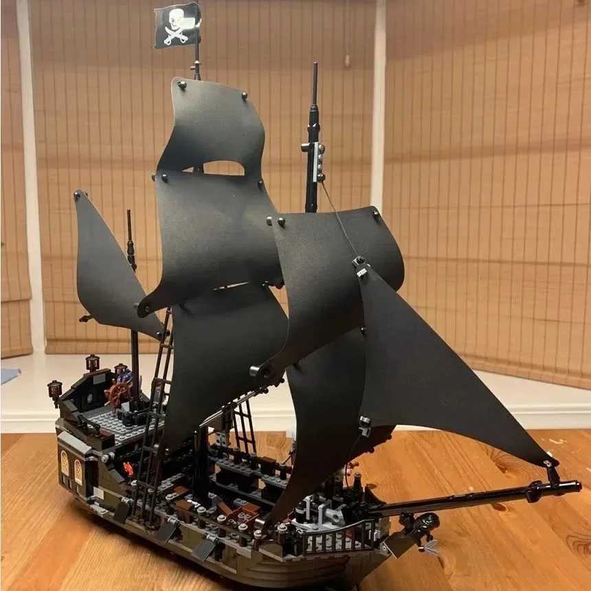 Creative Pirates The Black Pearl Ship Building Blocks Boat Model Caribbean Adventure Assemble 11 Bricks Toy Kid Adult Xmas GiftXJ250922