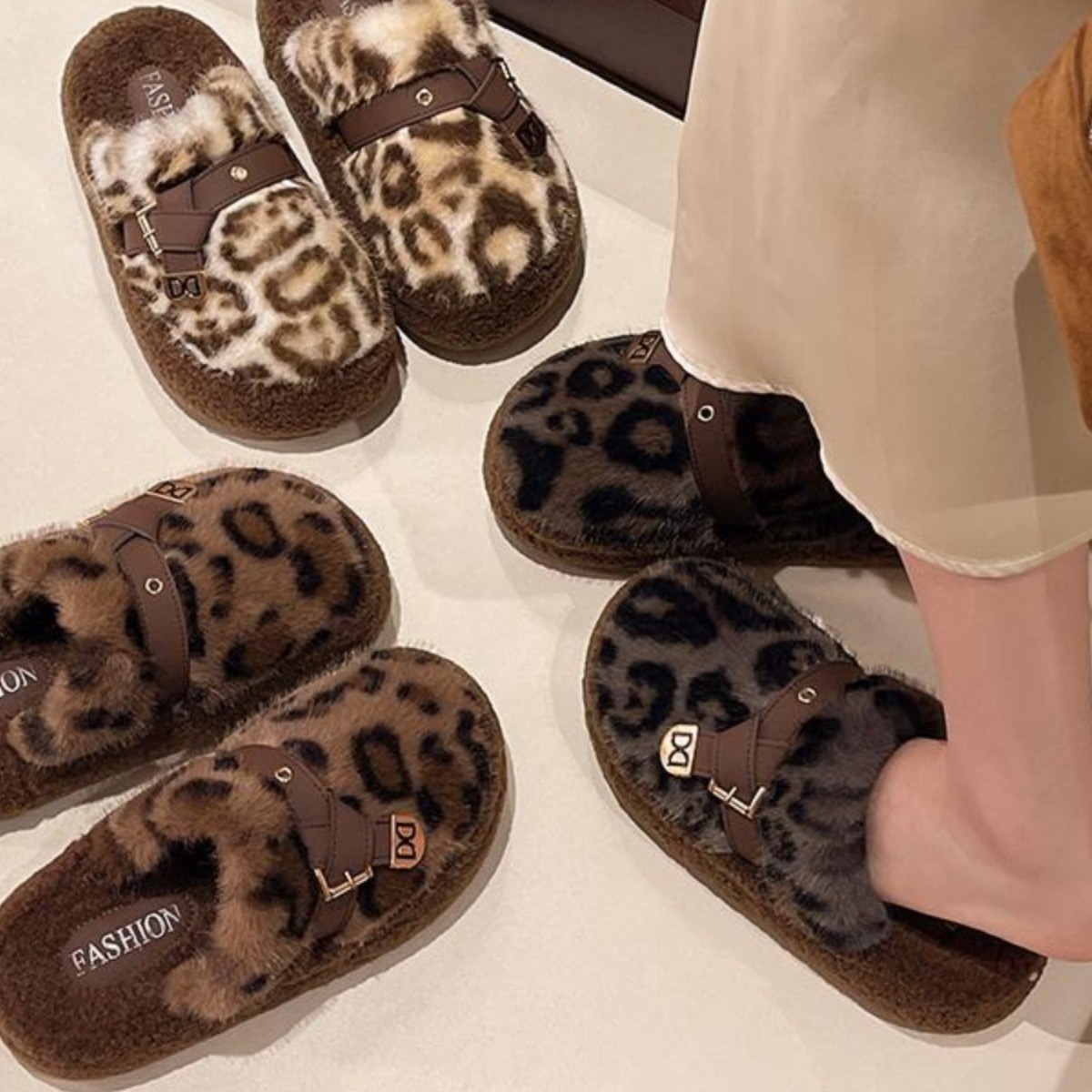 Free shipping for women in the 2025 new autumn and winter Baotou leopard print thick-soled woolen slippers for outerwear