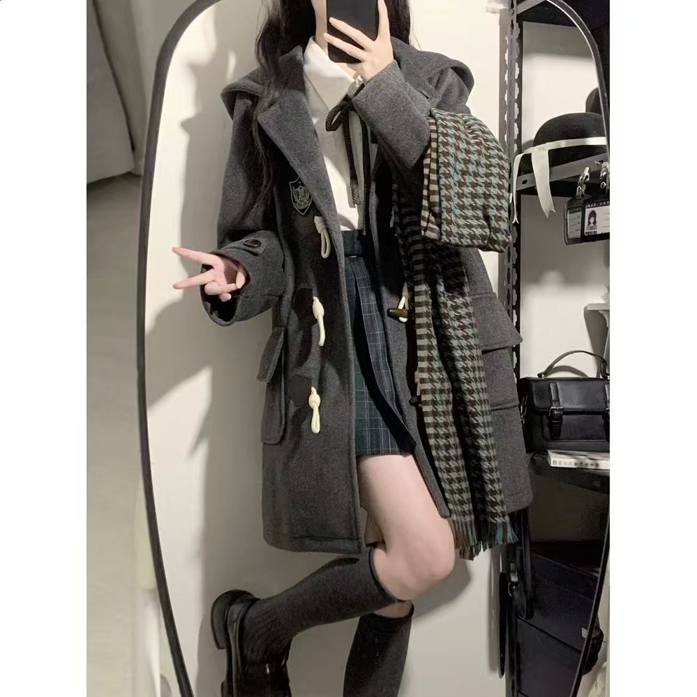 2025 Womens Winter Coat for Petite Figures College Style Korean Version MidLength Horn Button Woolen Coat with Hood 201103