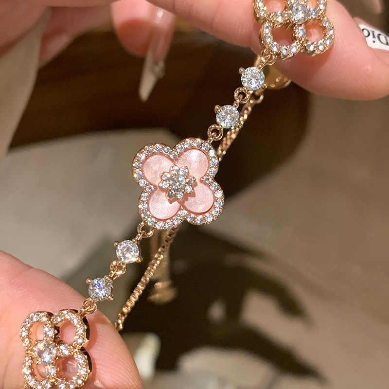 2025 hot Clover Bracelet Designer jewelry Diamond flower hollow out pull-out bracelet light luxury high end feel fashionable commuting versatile 4 Lea