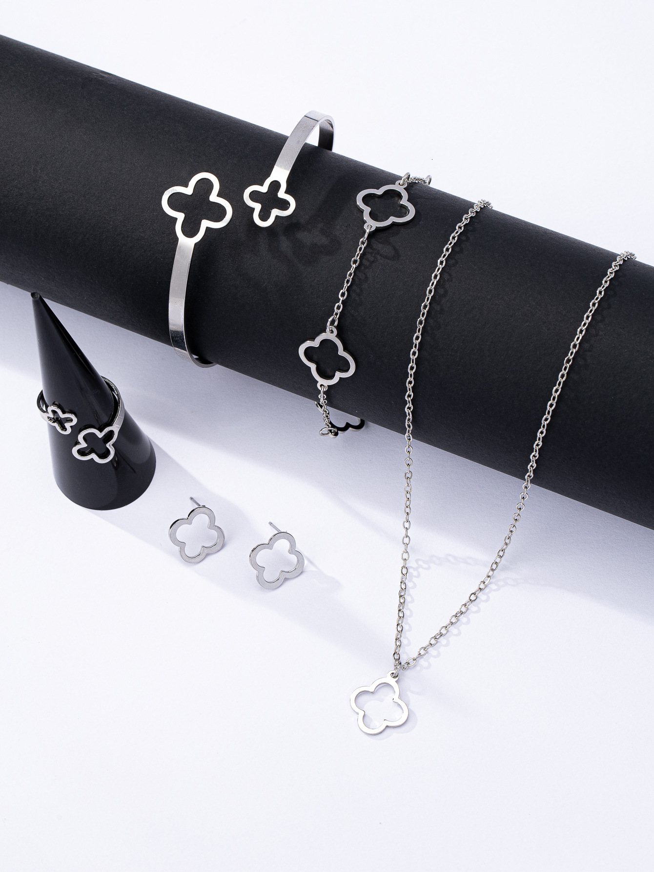 Designer's European And American Fashion Lucky Four-leaf Clover Bracelet - Necklace - Earrings - Chain Luxury Bracelet And Ring Set