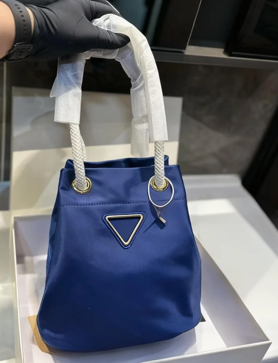 Designer Tote Bag Crossbody Shoulder Bag Stylish Luxury for Women Trendy Trends 2025