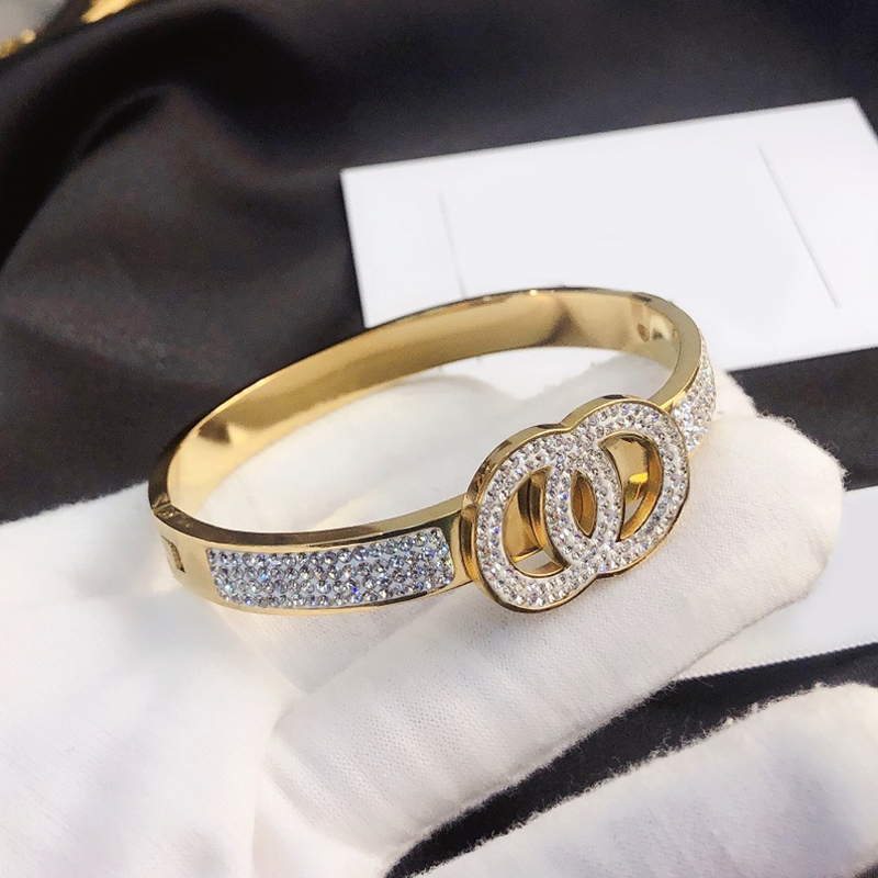 Elegant Gold Tone with Designer Letter Crystal Bangle Stylish Women's Jewelry Secure Clasp Bracelet for Any Ocn Fashion Accessory Christmas Gifts
