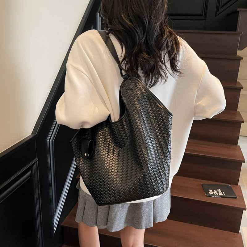 Designer bag free shipping Casual and fashionable woven tote bag new women's autumn large capacity simple shoulder bag black khaki brown coffee