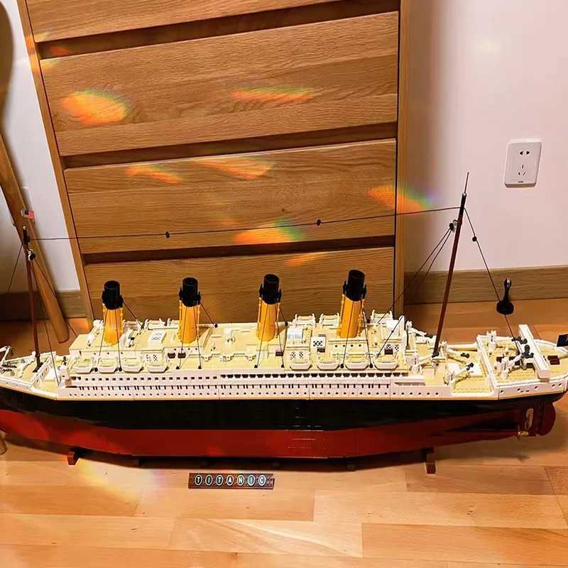 In Stock Titanic Cruise Boat Ship Building Blocks Sets Bricks Ci Model Building Kits 3D Hobbies For Children Toys XJ250922