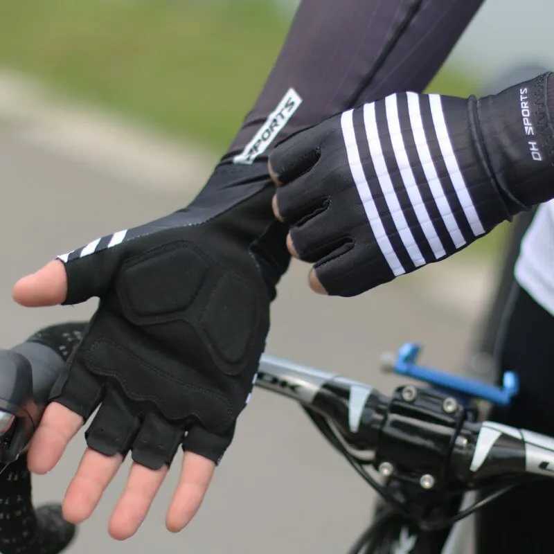 Antislip Wear Resistant Wreathable Sun Proof and Shockabsorbing Summer Cycling Gloves for Men and Women J2509221